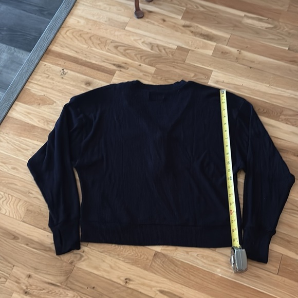 Michael Lauren Navy Ribbed Knit Top w sassy sapphire buttons. - Picture 6 of 7